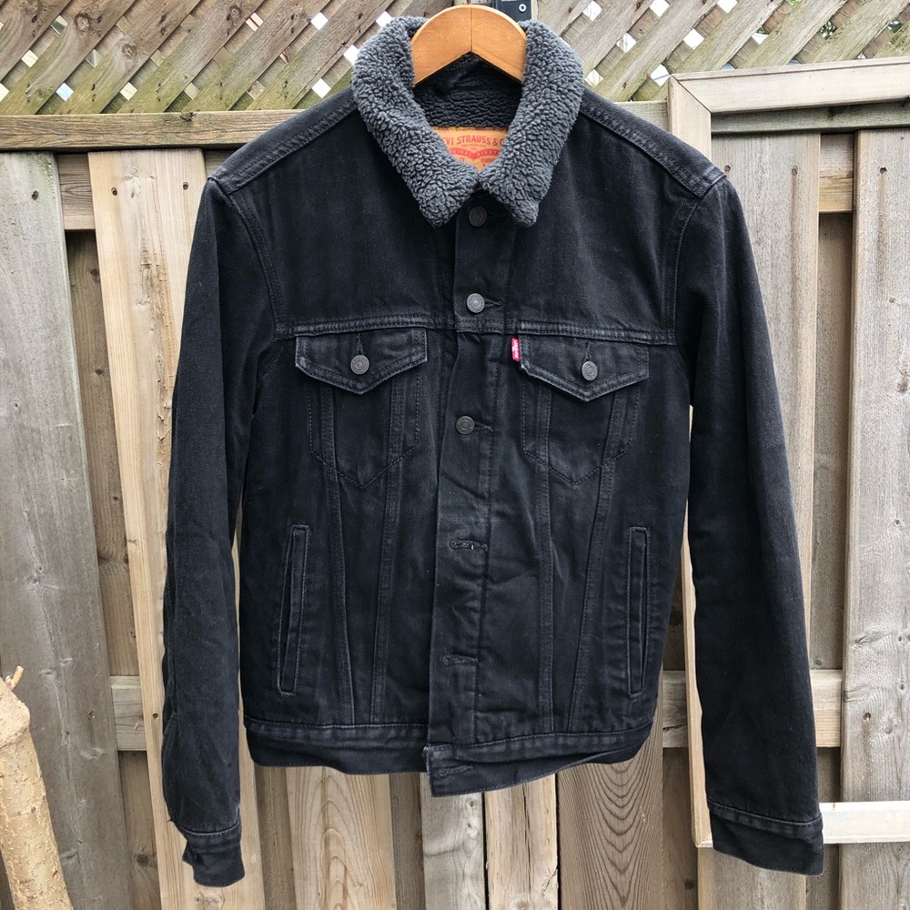 levi’s sherpa lined trucker jacket